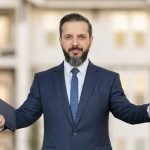 How to choose the right real estate consultant